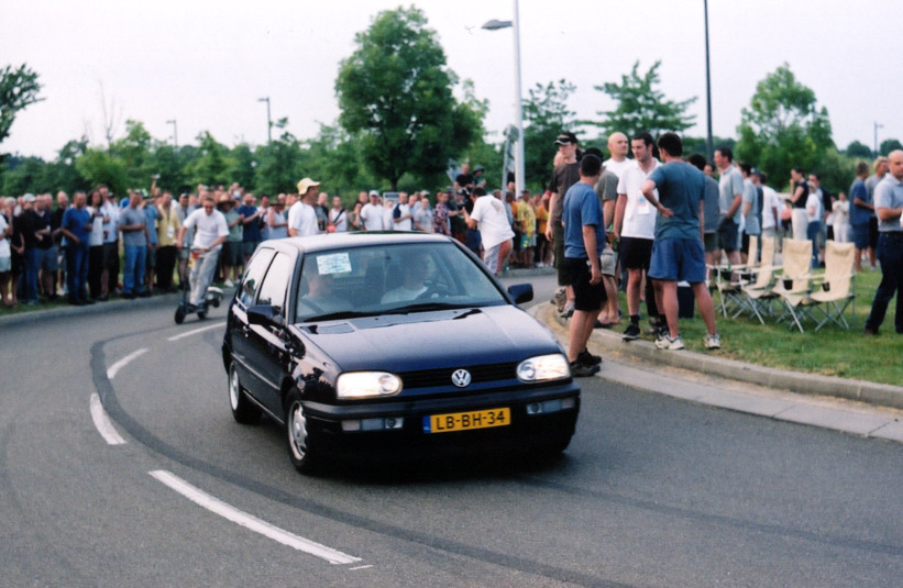 Some MAD FRIDAY roundabout action! (Well, it was Friday the 13th!) There were some MUCH better cars than this....