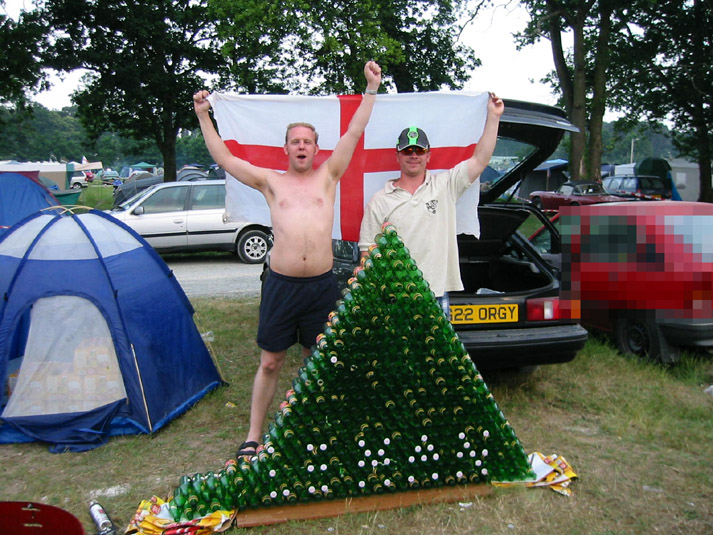 Nice beer wall, nice flag! (the car on the right has been disguised for your own good!)