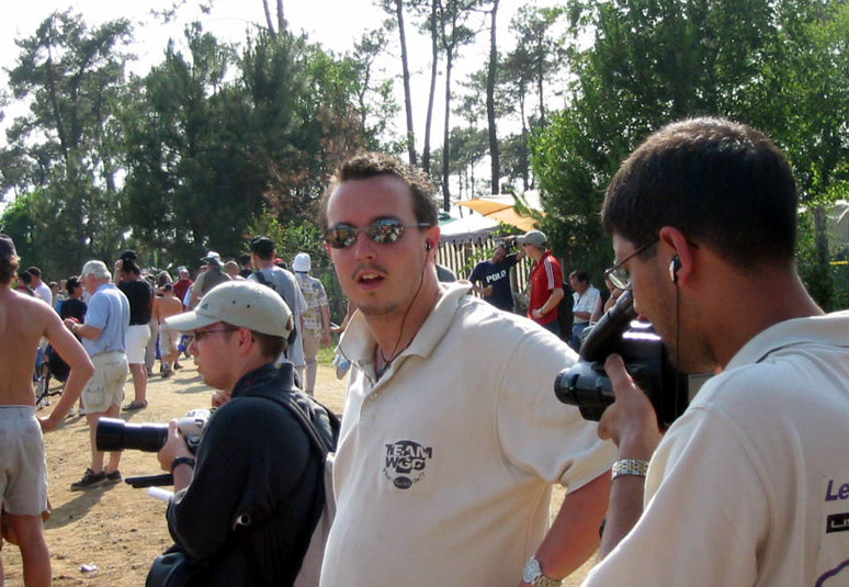 "Did you hear that", says Rich. [Ash is filming the photographer, how does HE like it?]